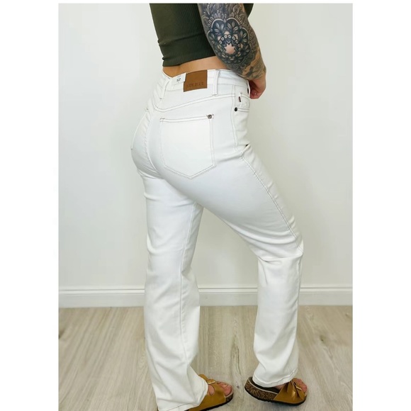 Judy Blue straight leg off-white with khaki stitching with light distressing - Picture 6 of 7
